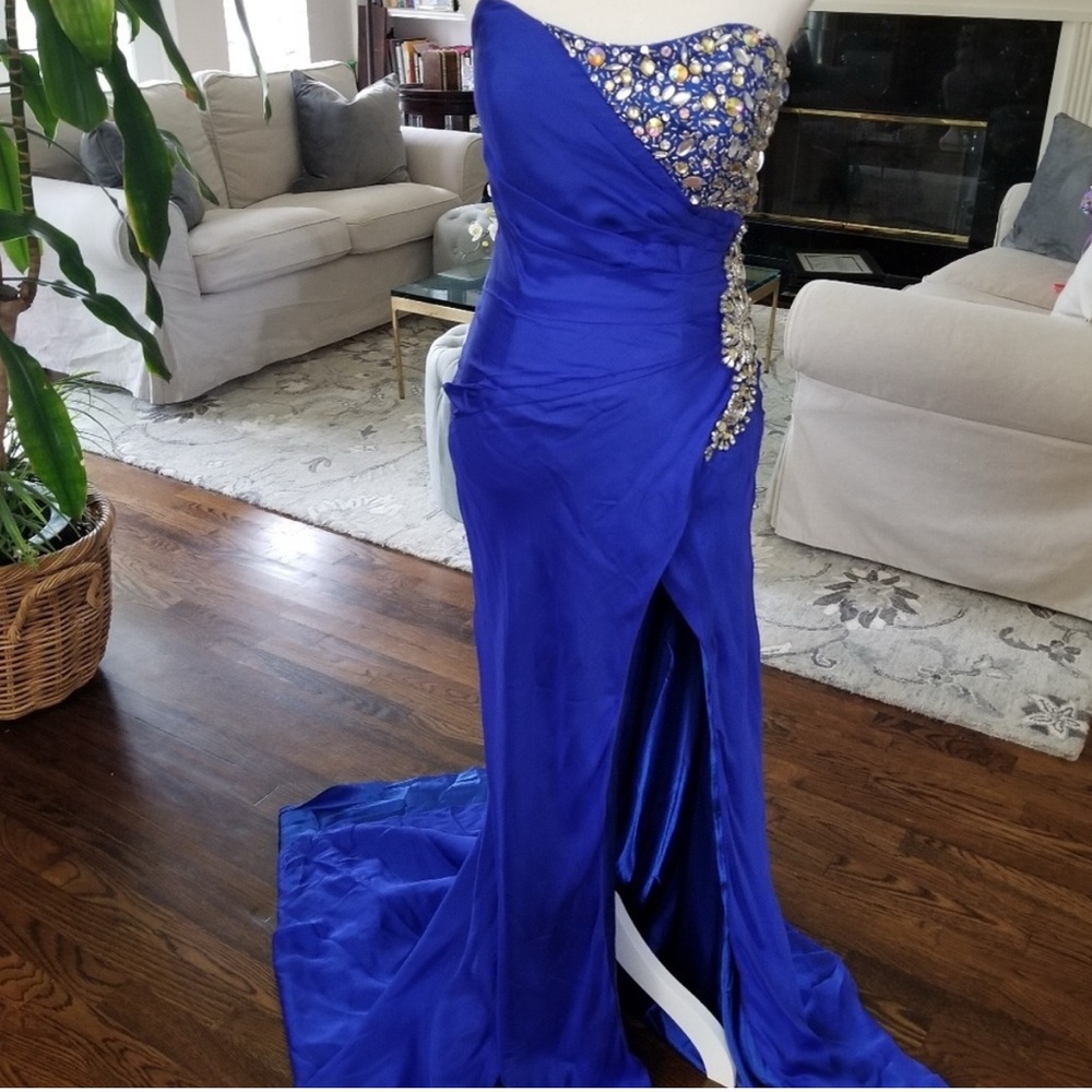 Elegant Blue Strapless Gown with Embellishments
